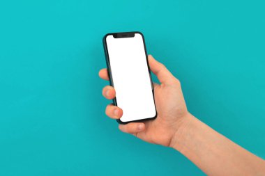 Kharkov, Ukrayna - 5 Mayıs 2021: Renkli arkaplanda Apple iPhone model ekran, uzay fotoğrafını kopyala