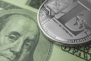 Litecoin ve dolar banknotları yakın plan görünüm arka plan, kripto takas ve ticaret, yeni sanal para kavramı 