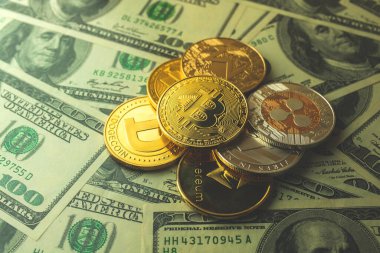 Kripto para birimi ve dolar arkaplan, finans, yatırım ve para konsepti, bitcoin, dalgalanma, dogecoin ve fotoğraf üzerine ethereum