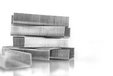 Beyaz arkaplanda izole edilmiş zımbalar için bir grup zımba