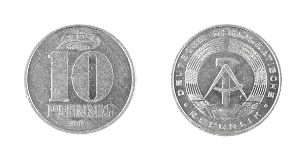 白を背景に孤立した東ドイツの1982年から10枚の硬貨 — ストック写真