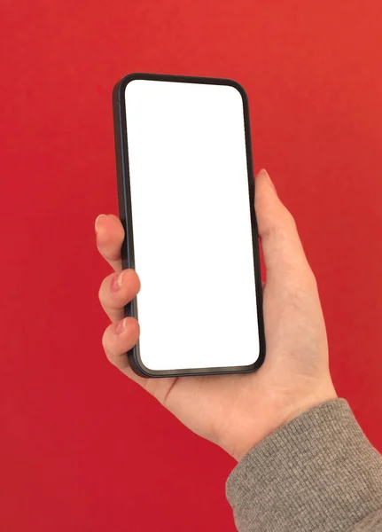 Женщина Держит Современный Мобильный Телефон Чистым Белым Экраном Красочном Фоне — стоковое фото