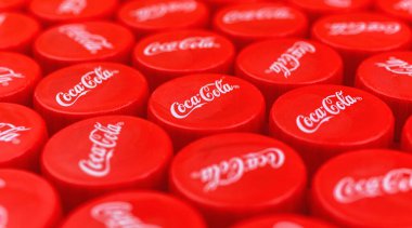 Kharkov, Ukrayna - 16 Mayıs 2021: Coca Cola geri dönüşüm plastik konsept fotoğrafı
