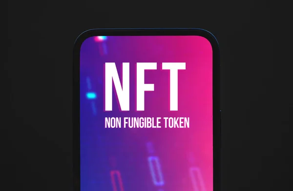 Nft Non Fungible Tokens Konzept Hintergrund Logo Auf Dem Bildschirm — Stockfoto
