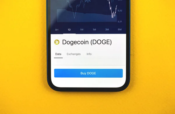 Купить Криптовалюту Dogecoin Doge Мобильное Приложение Кнопкой Концепция Онлайновой Торговли — стоковое фото