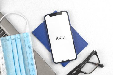 Kharkov, Ukrayna - 28 Mayıs 2021: Ekranda Luca uygulaması logosu, corornavirus uyarı uygulaması, temas takip fotoğrafı