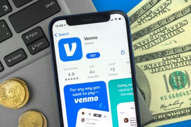 Kharkov, Ukrayna - 28 Mayıs 2021: Venmo uygulaması ekranda resim ve logo ile yakın plan