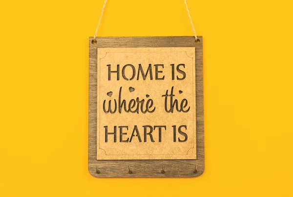 Σπίτι Είναι Όπου Είναι Καρδιά Ξύλινο Πιάτο Για Κλειδιά Ζεστό — Φωτογραφία Αρχείου