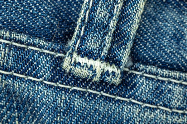 Kain Jeans Denim Bertekstur Dijahit Dengan Benang Putih Latar Belakang — Stok Foto