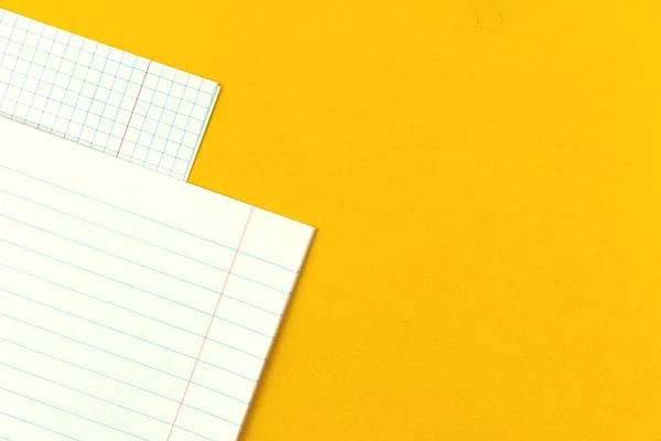 Páginas Blanco Cuaderno Escolar Primer Plano Sobre Fondo Escritorio Mesa —  Fotos de Stock