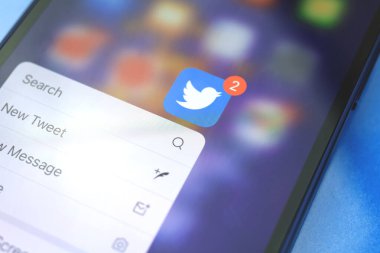 Kharkov, Ukrayna - 20 Haziran 2021: Bildirimli Twitter uygulama simgesi, Apple iPhone resmi