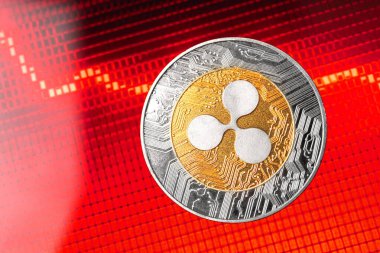 Düşüşün XMR maliyeti ve değer fiyatı, kripto para birimi krizi konsepti, arkaplanda kırmızı ok ve hisse senedi grafikleri