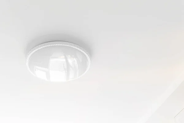 Lampu Gantung Putih Modern Bagian Dalam Rumah Terang Berwarna Putih — Stok Foto