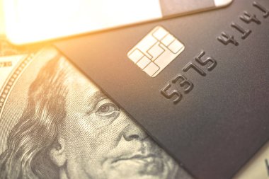 Kredi kartı ve büyük miktarda Amerikan para birimi kapatma geçmişi