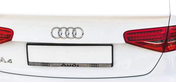 Харків Україна Вересня 2021 Логотип Audi Задньому Плані Білого Автомобіля — стокове фото