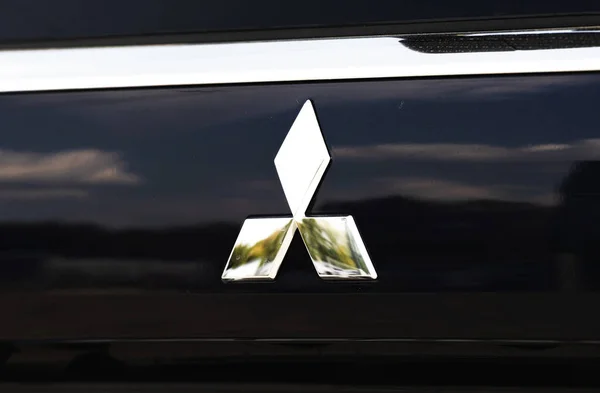 Kharkov Ucrânia Setembro 2021 Logotipo Marca Mitsubishi Japão Carro Emblema — Fotografia de Stock