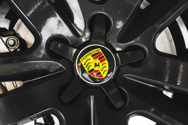 Kharkov Ukraine September 2021 Porsche Brand Logo Black Car Wheel — Stock Photo, Image