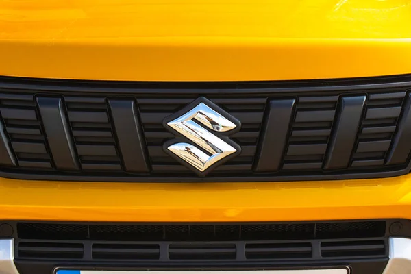 Kharkov Ukrajna Szeptember 2021 Japán Suzuki Márka Logó Sárga Autó — Stock Fotó
