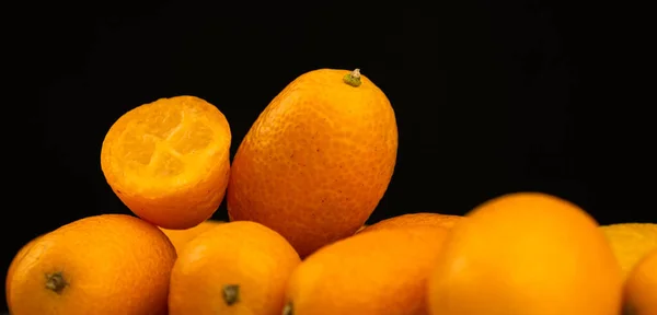 Banner Kumquat Cítricos Frescos Sobre Fondo Negro Cumquat Comida Saludable — Foto de Stock