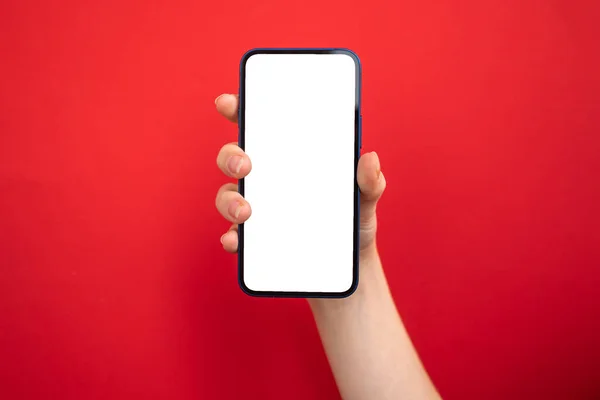 Mockup Del Telefono Cellulare Mano Sfondo Rosso Brillante Spazio Copia — Foto Stock