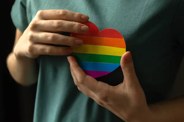 Hände Mit Regenbogenherz Lgbt Und Lgbtq Preis Monat Hintergrund Konzept — Stockfoto