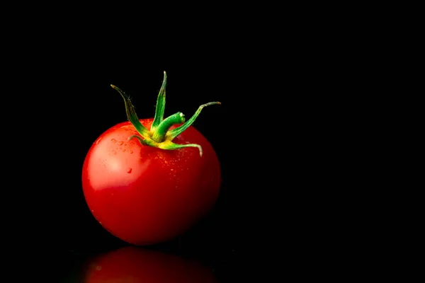 Washed Cherry Tomatoes Black Background Tomatoes Water Droplets Close View — Stock Photo, Image