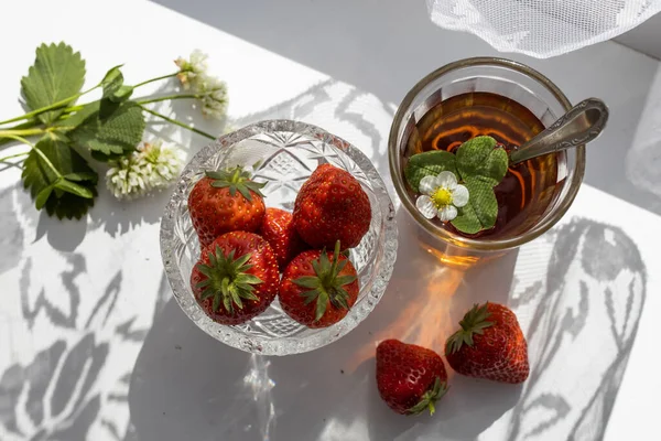 Cup Tea Strawberries White Lace Background — Stock Photo, Image