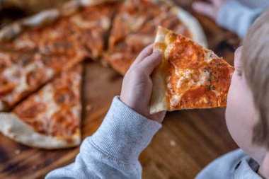 Biberli pizza seçiyorum.