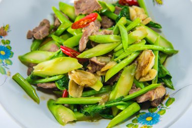 Kale istiridye soslu kızarmış. Tayland gıda.