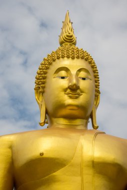 büyük bir Buda heykeli