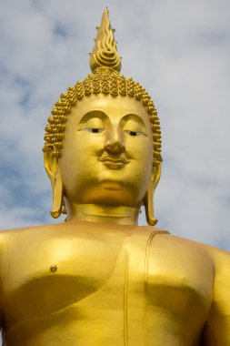 büyük bir Buda heykeli