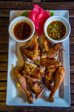 Izgara tavuk Restoran tablo.