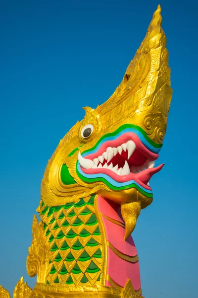 Große goldene Naga — Stockfoto