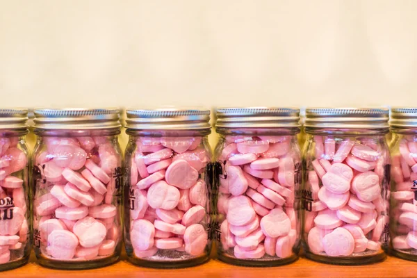 Süt tablet kavanoz masada, derinlik