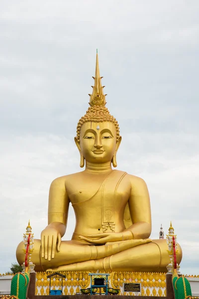 Buddha-Statue im Tempel von Thailand. — Stockfoto