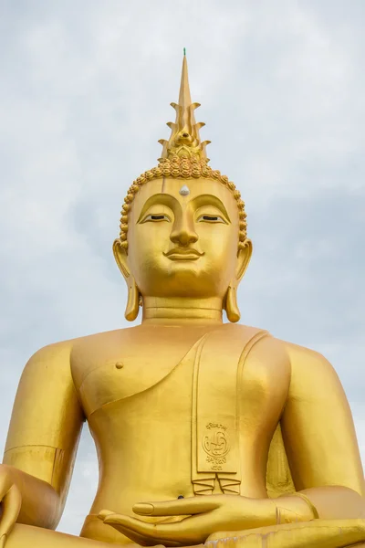 Buddha-Statue im Tempel von Thailand. — Stockfoto