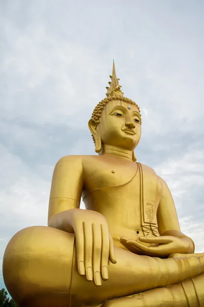 Estatua de buddha en el templo de Tailandia. — Foto de Stock