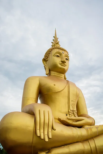 Estatua de buddha en el templo de Tailandia. — Foto de Stock
