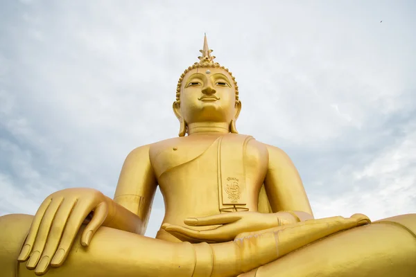 Estátua de buddha no templo da Tailândia. — Fotografia de Stock