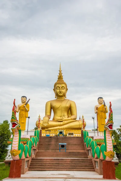 Статуя Будды в храме Таиланда. — стоковое фото