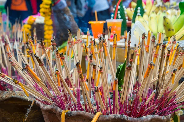 Wierook te aanbidden de Heilige overtuigingen van boeddhisten. — Stockfoto