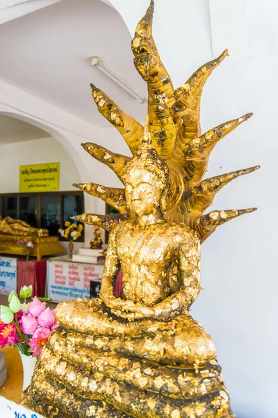 Tayland tapınağındaki Buda heykeli. — Stok fotoğraf