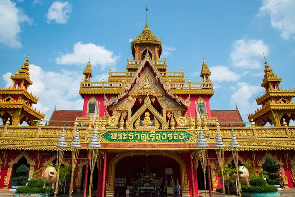 Tempio in Thailandia, Wat Prathat Ruang Rong, Thailandia . — Foto Stock