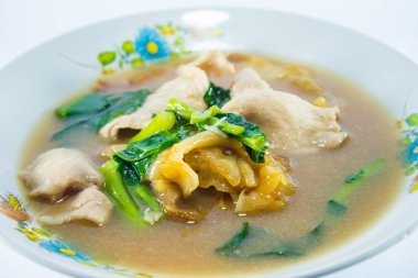 Fried noodle ile domuz eti ve brokoli. Tayland Gıda.