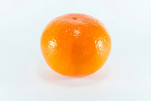 Oranje op witte achtergrond. — Stockfoto