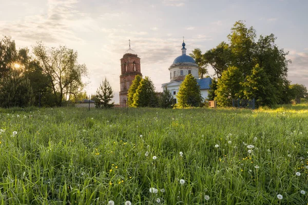 Tüm keder ve sevinçlerin anasının ikonunun kilisesi. Tüm kederlerin bakiresi kilise. İvanovskoye köyü, Dmitrov bölgesi, Moskova bölgesi, Rusya