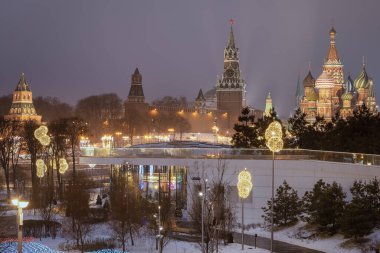 Moskova, RUSSIA: Zaryadye Parkı 'ndan Moskova Kremlin manzarası