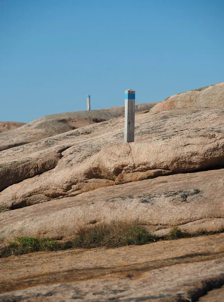 Biz markierungen entlang einer Felsenkueste