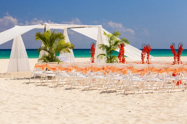 Préparation de mariage sur la plage mexicaine — Photo