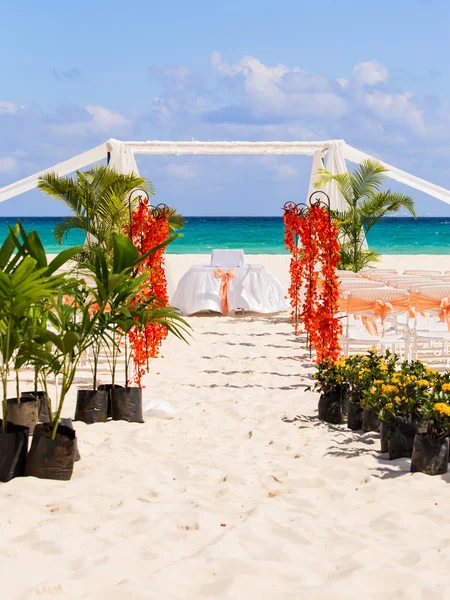 Préparation de mariage sur la plage mexicaine — Photo